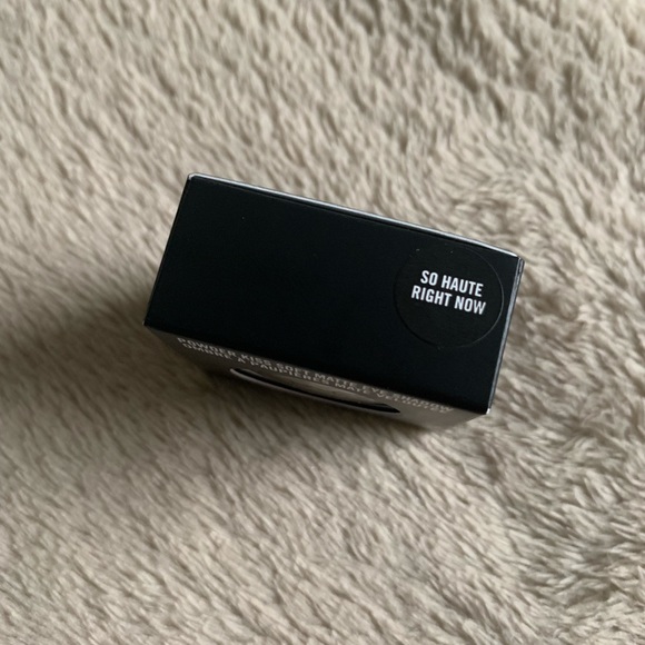 Mac Cosmetics Powder Kiss Eyeshadow in So Haute Right Now BNIB - Picture 5 of 16